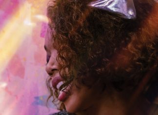 Sony Pictures divulga novo cartaz para o filme ‘I Wanna Dance With Somebody: A História de Whitney Houston’