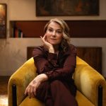 ‘The Last Person on Earth’: AppleTV anuncia série documental sobre relacionamentos apresentada por Esther Perel